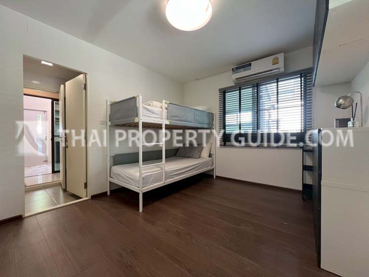 House with Shared Pool in Bangnatrad 